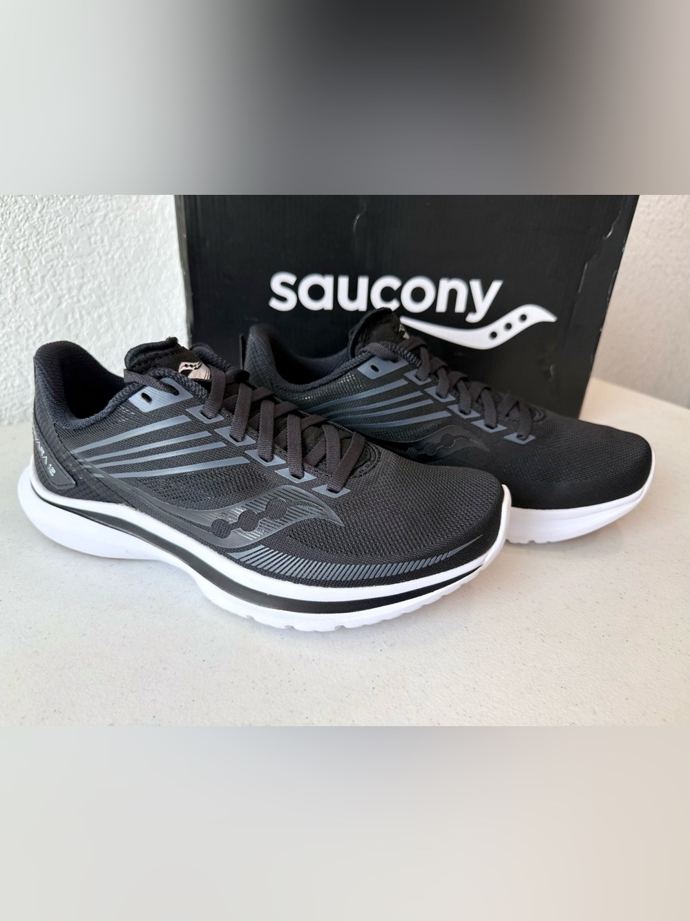 Saucony Kinvara 12 Women’s Running Shoes NIB
